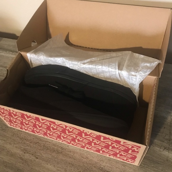 Brand New Black Vans! Size 9 - Picture 3 of 12